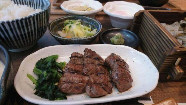 仙台牛たん横丁with麦とろヘルシー麺の牛たん